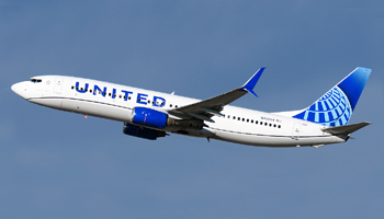United  Boeing 737-824